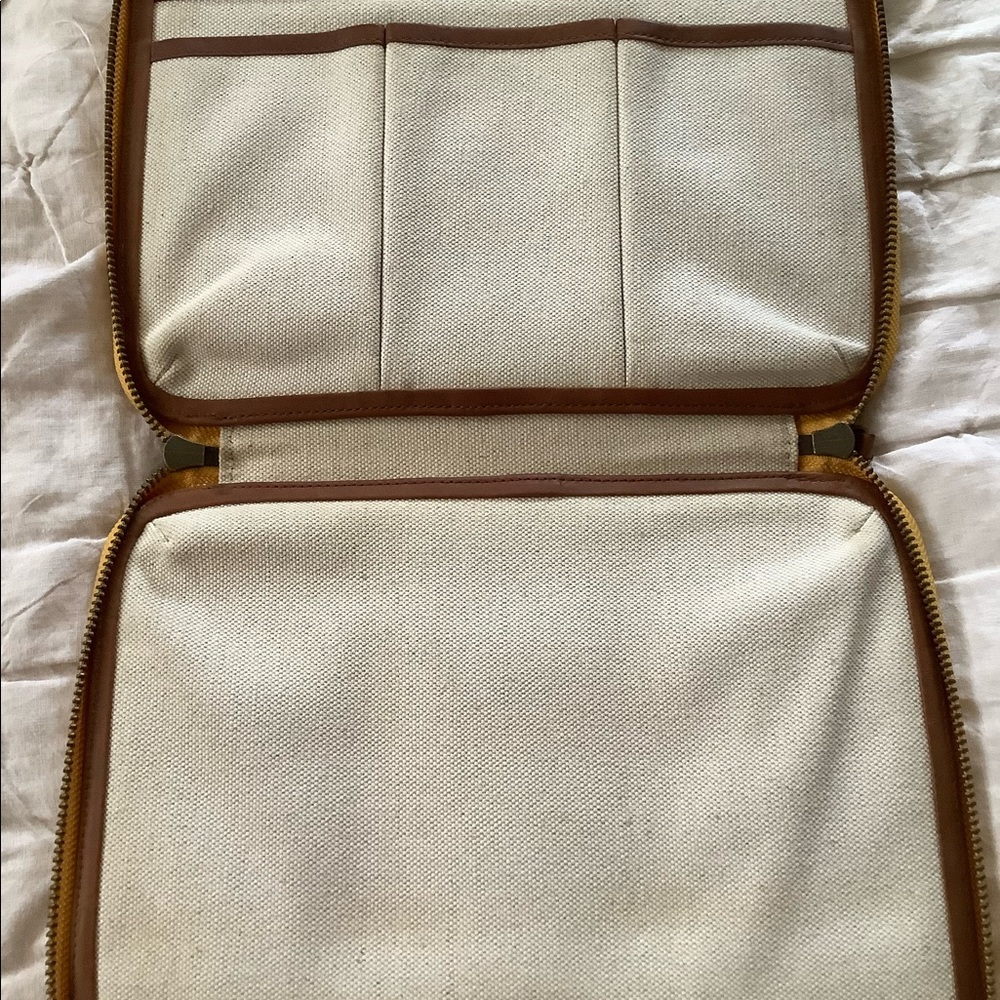 Coach - Picture 5 of 6